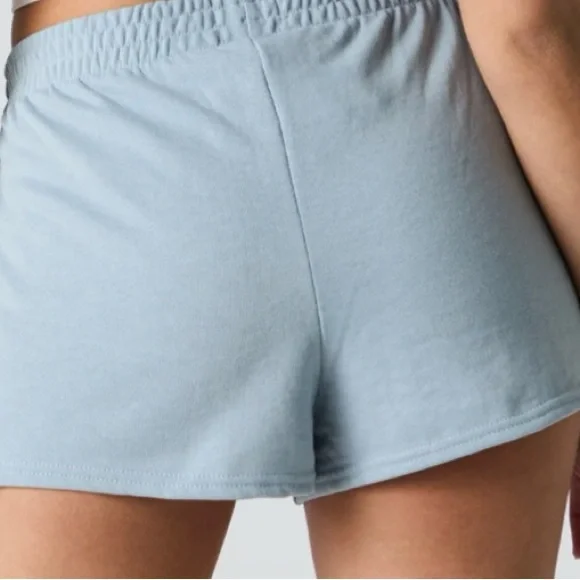 NWOT Women Charlotte Russe Blue Fleece Shorts With Graphic logo Los Angeles - Picture 4 of 4